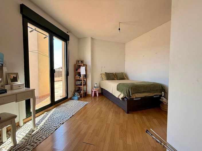 Image No.20-4 Bed Apartment for sale
