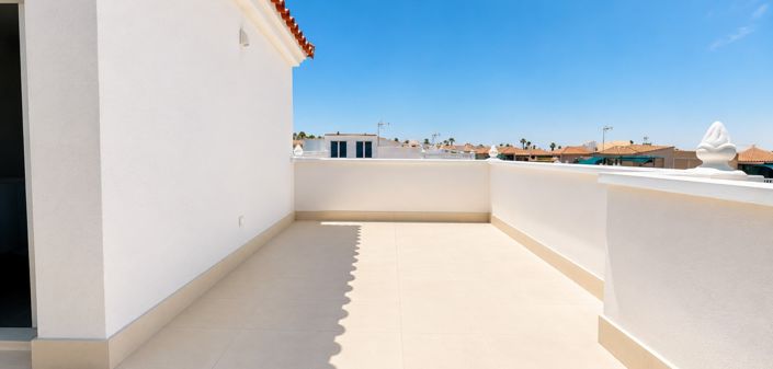 Image No.17-3 Bed Townhouse for sale