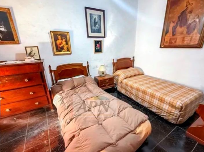 Image No.11-4 Bed Townhouse for sale