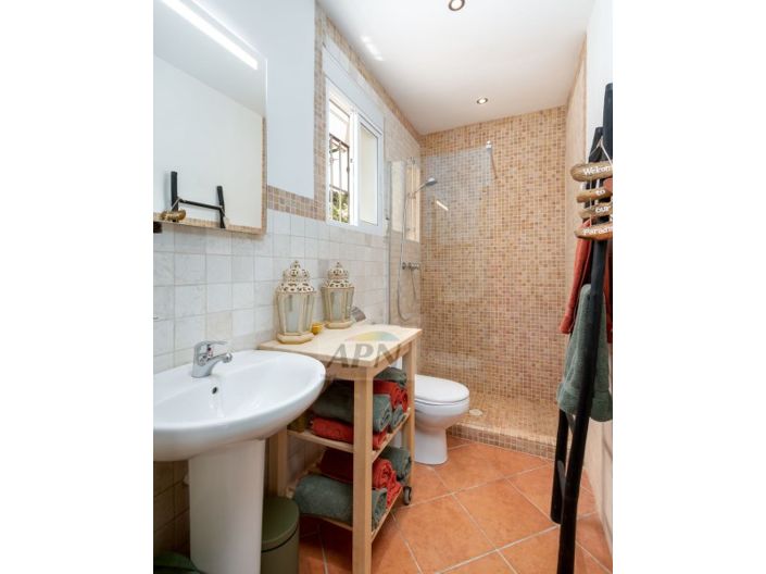 Image No.12-3 Bed Country House for sale
