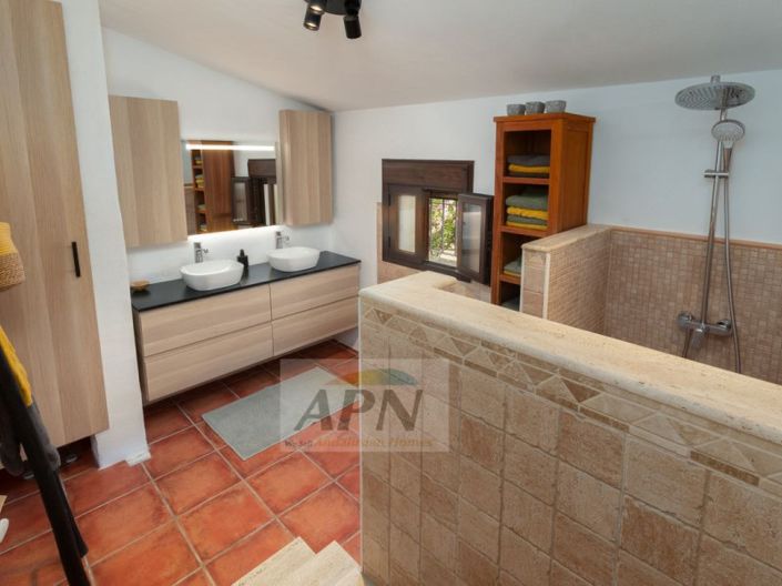 Image No.17-3 Bed Country House for sale