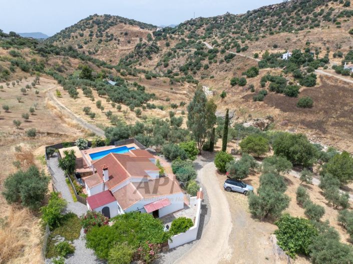 Image No.34-3 Bed Country House for sale