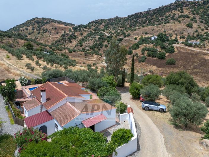 Image No.35-3 Bed Country House for sale