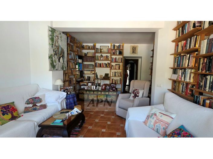 Image No.12-4 Bed Townhouse for sale