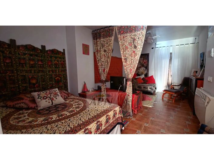 Image No.17-4 Bed Townhouse for sale
