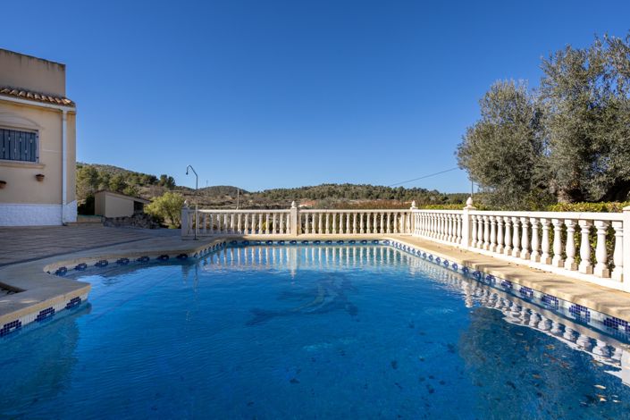 Image No.16-3 Bed Country House for sale