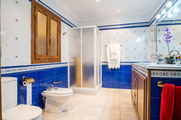 Image No.15-5 Bed Townhouse for sale