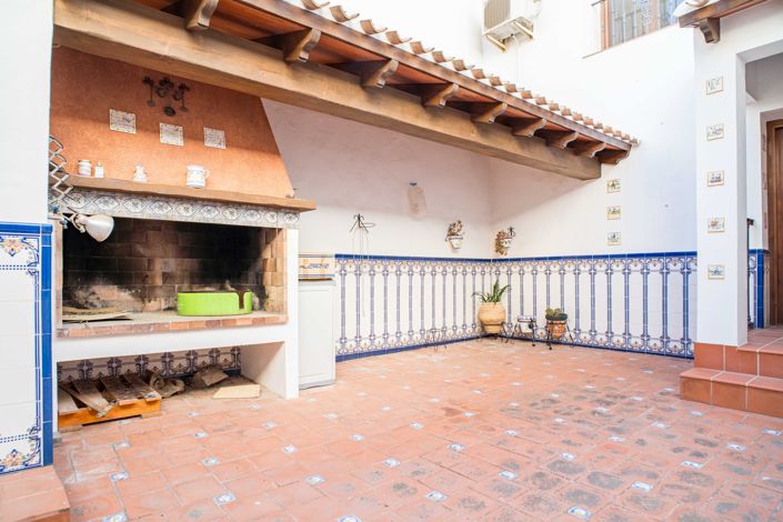 Image No.21-5 Bed Townhouse for sale