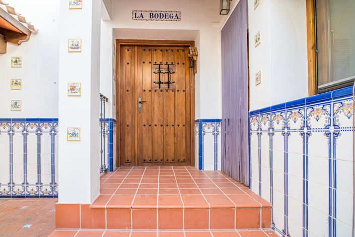Image No.25-5 Bed Townhouse for sale