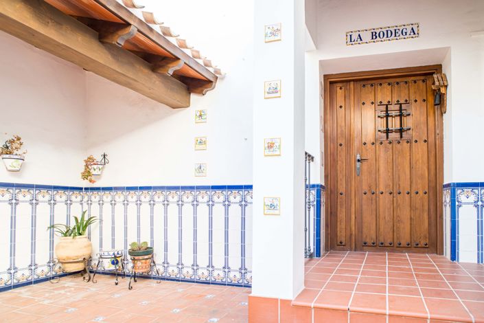 Image No.26-5 Bed Townhouse for sale