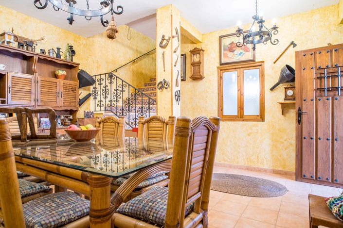 Image No.29-5 Bed Townhouse for sale
