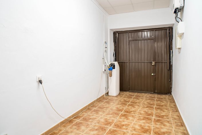 Image No.35-5 Bed Townhouse for sale