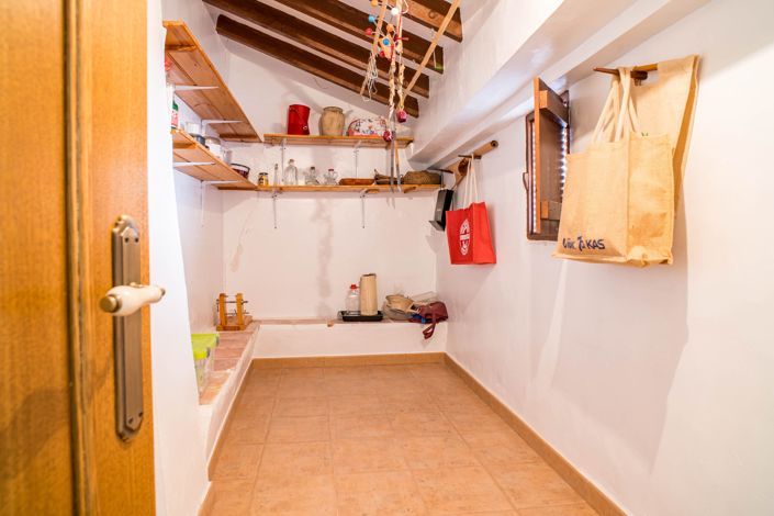 Image No.41-5 Bed Townhouse for sale