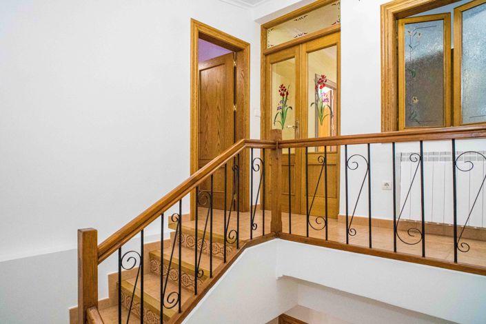 Image No.42-5 Bed Townhouse for sale