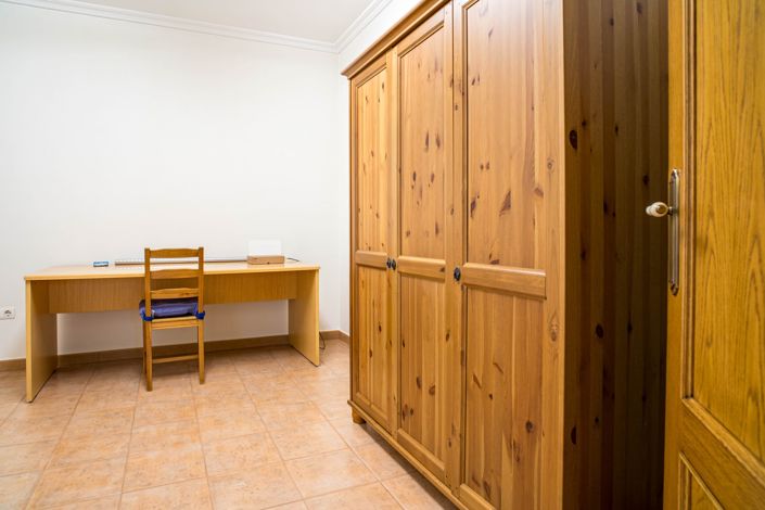 Image No.48-5 Bed Townhouse for sale
