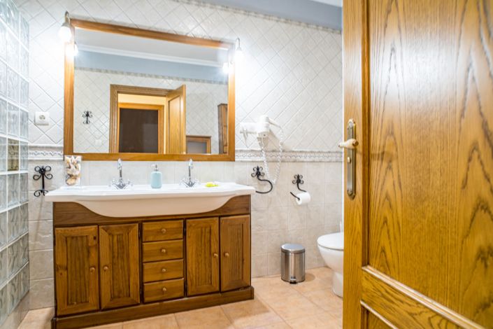 Image No.50-5 Bed Townhouse for sale