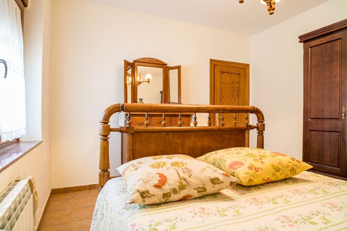 Image No.6-5 Bed Townhouse for sale
