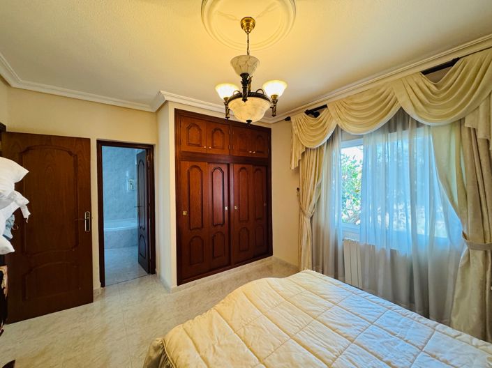 Image No.26-5 Bed Villa for sale