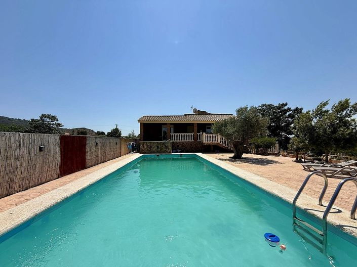 Image No.2-4 Bed Country House for sale