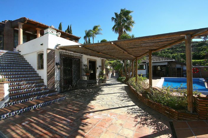 Image No.12-8 Bed Villa for sale