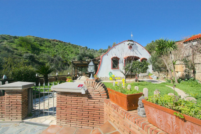 Image No.5-8 Bed Villa for sale