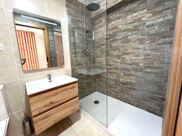 Image No.15-2 Bed Townhouse for sale