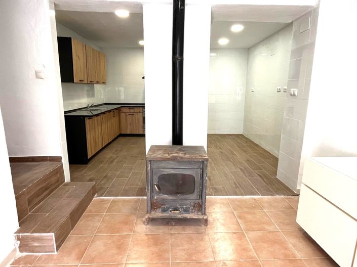 Image No.6-2 Bed Townhouse for sale