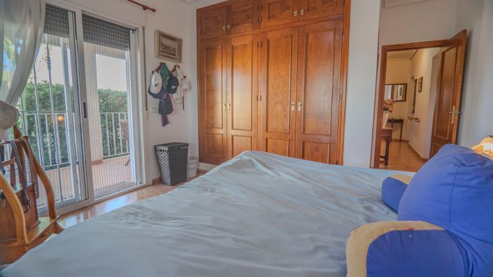 Image No.17-3 Bed Country House for sale