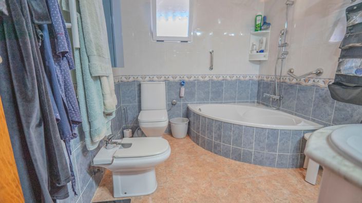 Image No.26-3 Bed Country House for sale
