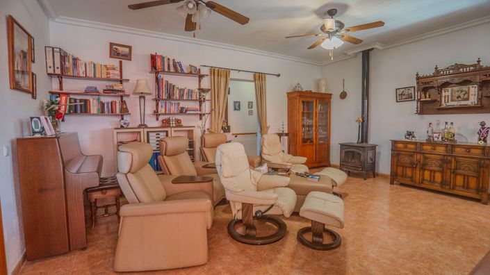 Image No.9-3 Bed Country House for sale