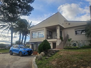 1 - Alberic, Villa