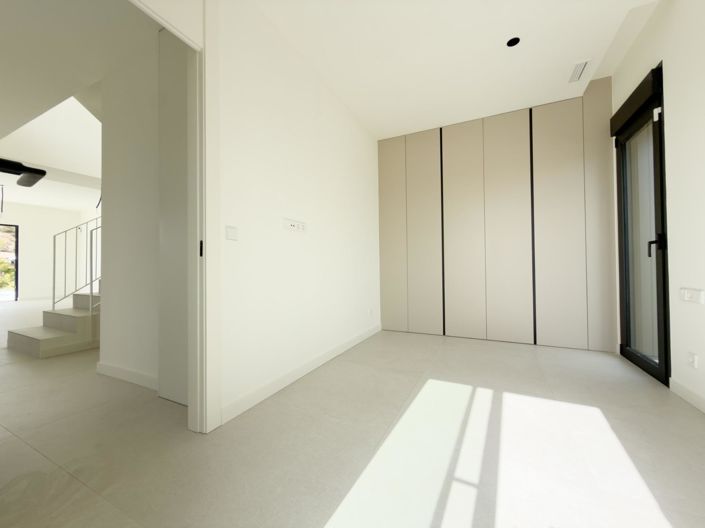 Image No.40-4 Bed Villa for sale