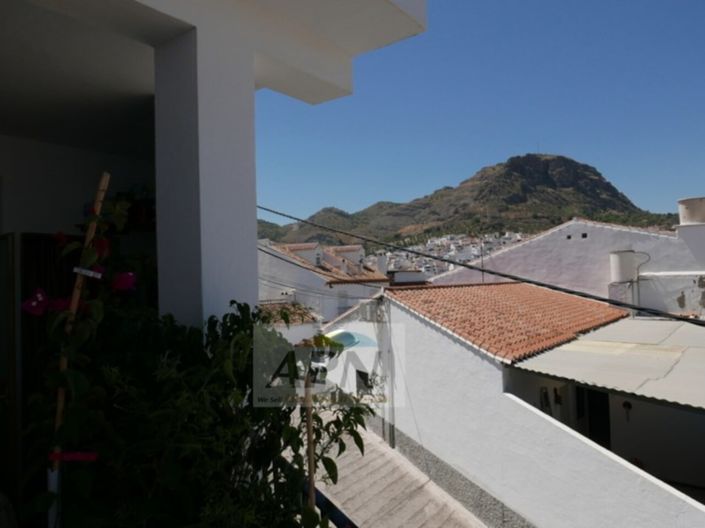 Image No.16-4 Bed Townhouse for sale