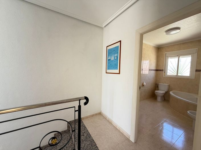 Image No.12-3 Bed Townhouse for sale