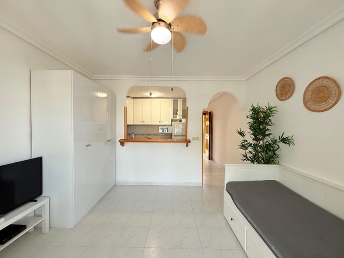 Image No.2-Studio de 1 chambre à vendre à Torrevieja