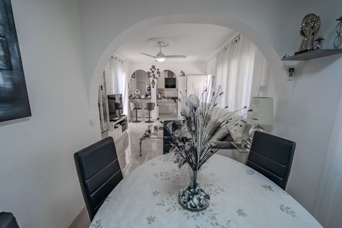 Image No.11-2 Bed House for sale