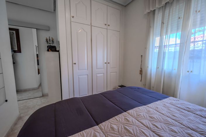 Image No.13-2 Bed House for sale