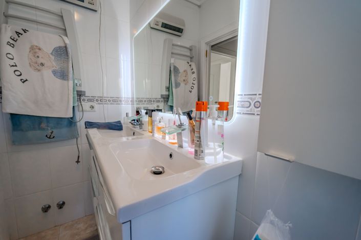Image No.19-2 Bed House for sale