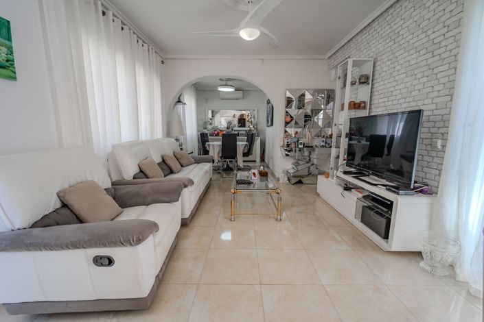 Image No.3-2 Bed House for sale