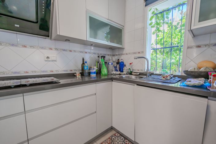 Image No.5-2 Bed House for sale