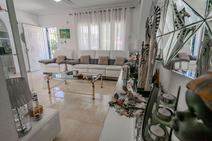 Image No.8-2 Bed House for sale
