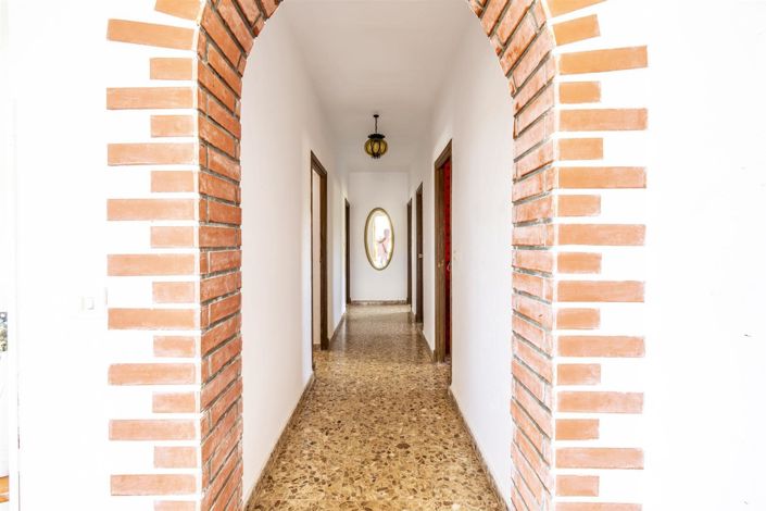Image No.28-5 Bed Villa for sale