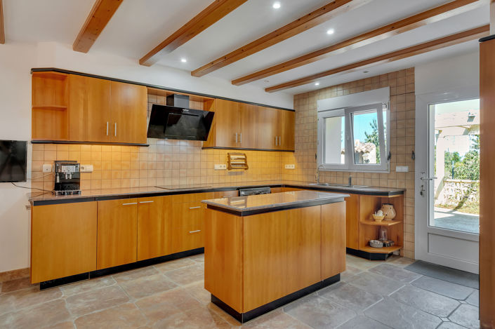 Image No.16-6 Bed Country House for sale