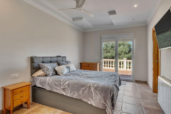 Image No.21-6 Bed Country House for sale