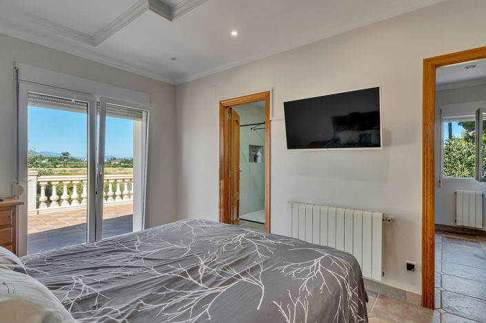 Image No.22-6 Bed Country House for sale