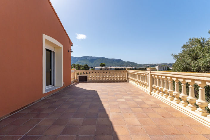 Image No.26-6 Bed Country House for sale