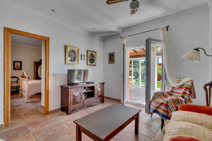 Image No.40-6 Bed Country House for sale