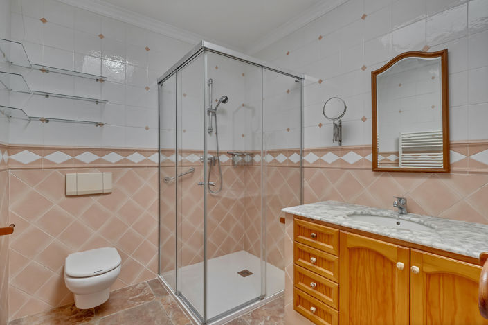 Image No.43-6 Bed Country House for sale