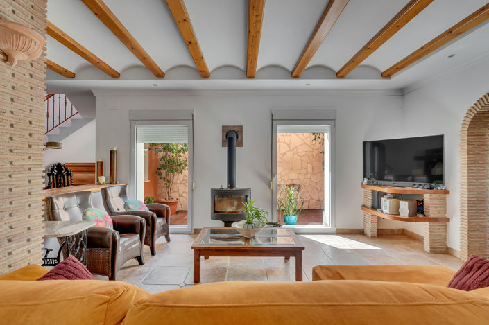 Image No.6-6 Bed Country House for sale