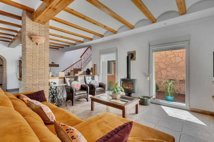 Image No.8-6 Bed Country House for sale